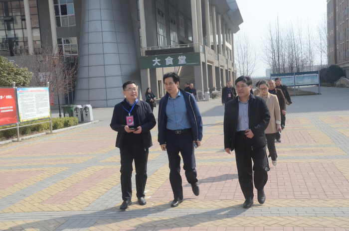杨泽胜副市长到宿州工业学校开展食品安全督查工作(图1)