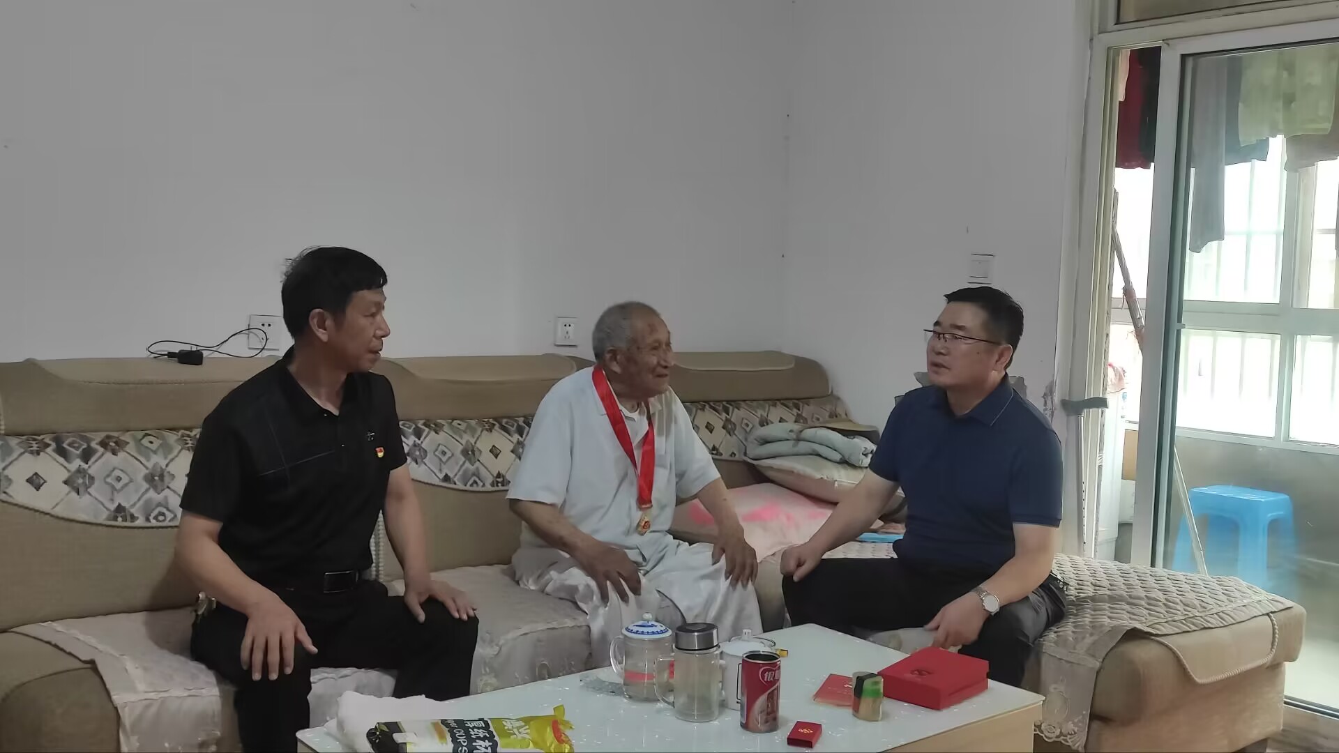 宿州工业学校领导走访慰问老党员和困难党员(图2)