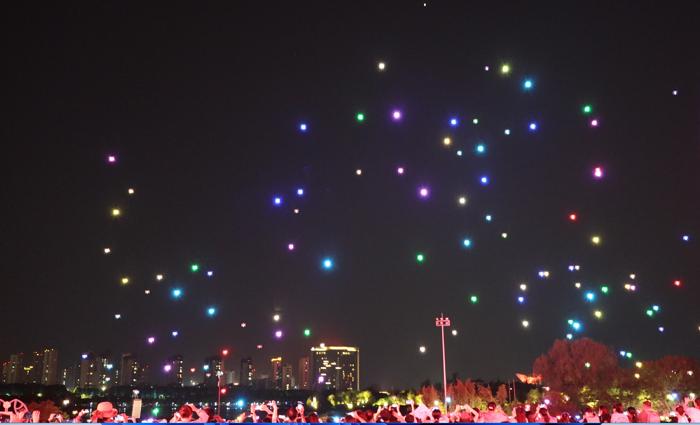 无人机表演拉开了宿州2023年职业教育活动周的序幕(图8)