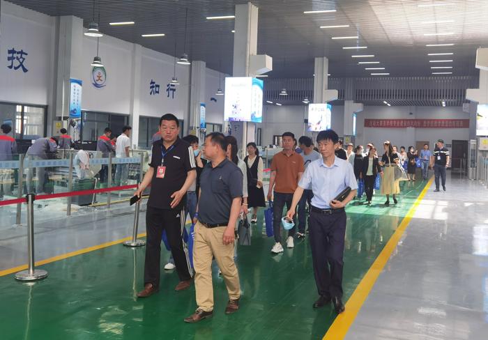 宿州工业学校开展职业教育活动周“家长开放日”活动(图2)