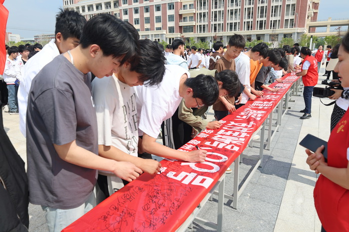 预防电信诈骗，提高安全意识  ——宿州工业学校成功举办“预防电信网络诈骗宣传教育进校园”系列活动(图5)