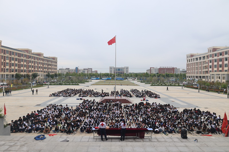 与爱同行，“救”在身边——安徽省宿州工业学校邀请市红十字会救援队对2023级新生开展应急救护培训(图1)