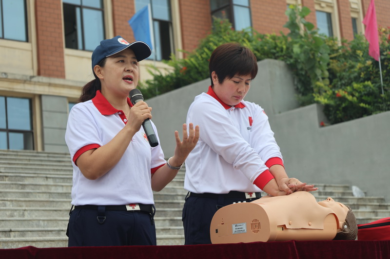 与爱同行，“救”在身边——安徽省宿州工业学校邀请市红十字会救援队对2023级新生开展应急救护培训(图2)