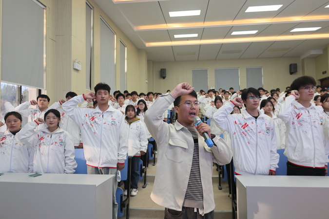 宿州工业学校开展2023年“团”聚青春力量，践行责任担当——新团员入团宣誓仪式(图3)