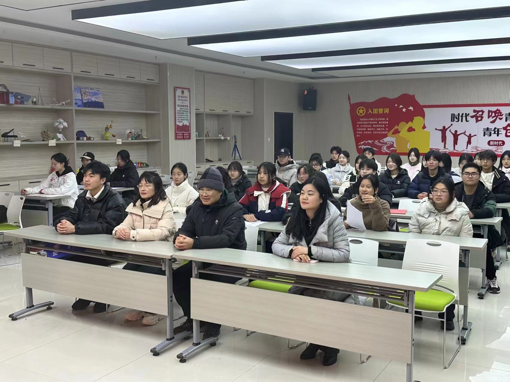 燃风华激情，诵新春赞歌 ——安徽省宿州工业学校学生社团迎新年诗文朗诵会(图2)