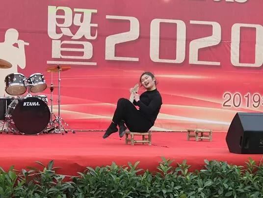 吟唱难忘峥嵘岁月 谱写时代奋进篇章 ——宿州工业学校举行2019年“我和我的祖国”校园歌手大赛暨2020年新年歌会(图8)