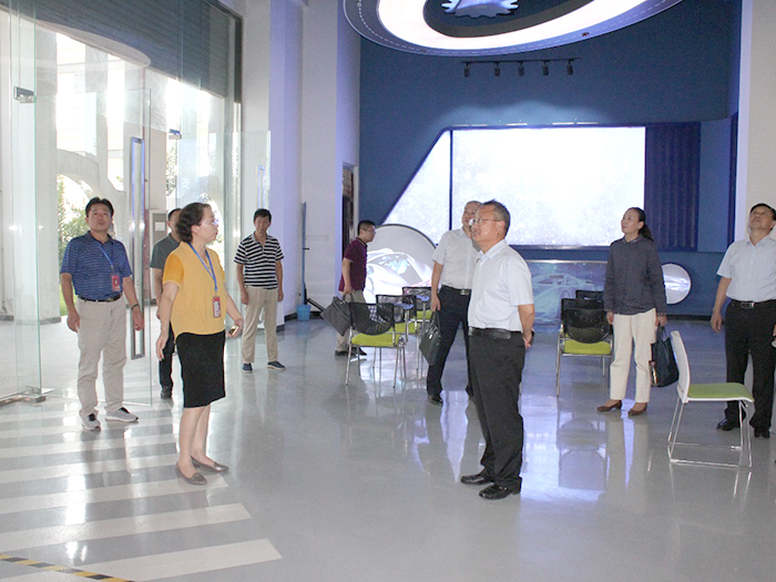 抢抓“一体化”发展机遇  探求“高质量”发展目标 --市委教育工委书记、市教体局局长甘大庆调研宿州工业学校(图2)