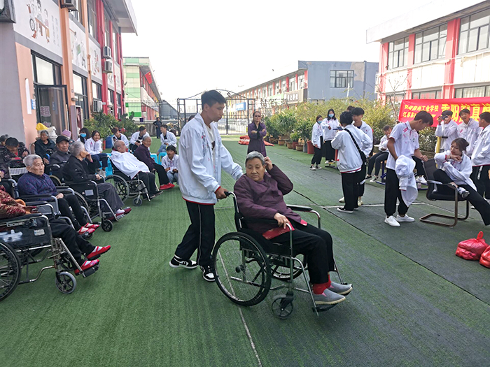 重阳献真情 敬老我先行(图3)