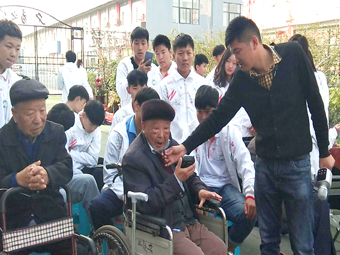 重阳献真情 敬老我先行(图5)