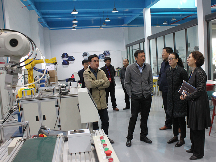 伟东云教育集团总经理周卫明等一行到宿州工业学校考察交流(图3)