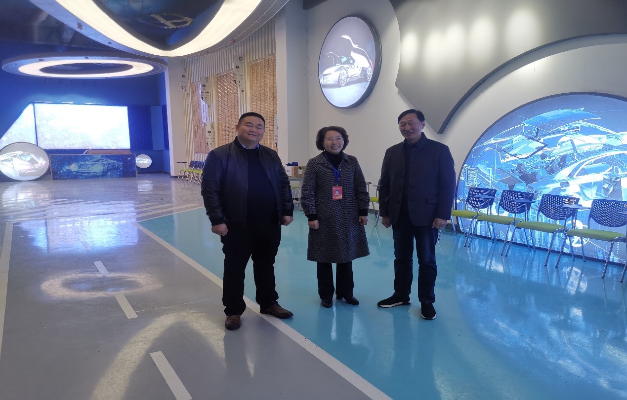 江苏瀚海教育控股集团董事长许尔利一行来宿州工业学校洽谈深化合作事宜(图2)