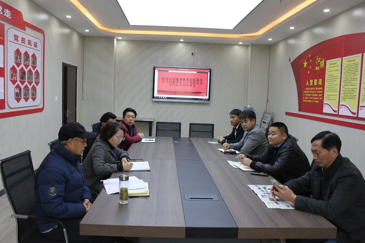 江苏瀚海教育控股集团董事长许尔利一行来宿州工业学校洽谈深化合作事宜(图4)