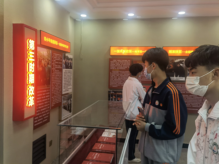 不忘历史 牢记使命 ——宿州工业学校2021年清明节祭扫革命烈士墓活动(图5)