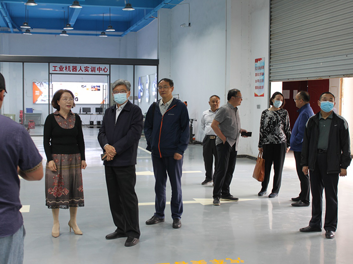 省教育厅职业教育调研组李兴旺一行到宿州工业学校开展调研工作(图3)