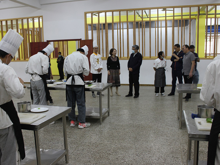 省教育厅职业教育调研组李兴旺一行到宿州工业学校开展调研工作(图7)