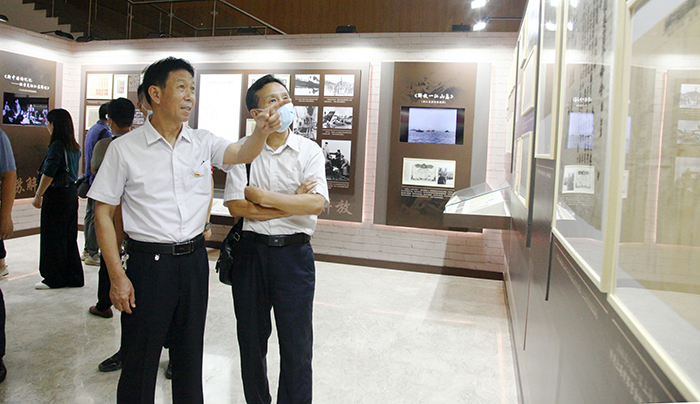 宿州工业学校组织党员干部参观长三角红色档案珍品展(图3)