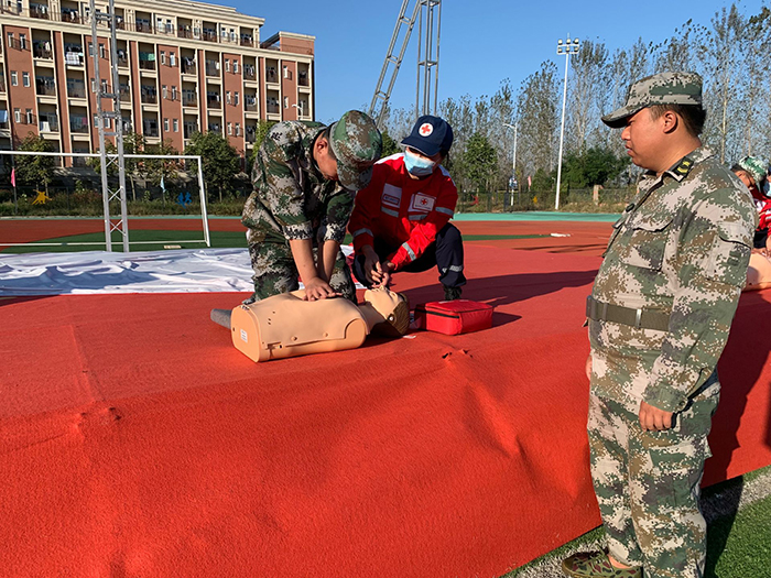 学习救护知识，提升应急技能——宿州工业学校开展新生军训应急救护培训课(图4)
