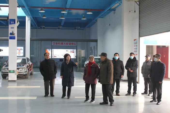 同庆建党百年，共话学校发展 ——宿州工业学校举行2022年迎新春慰问老干部、老党员座谈会(图2)