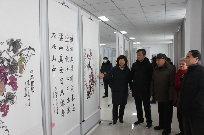 同庆建党百年，共话学校发展 ——宿州工业学校举行2022年迎新春慰问老干部、老党员座谈会(图1)