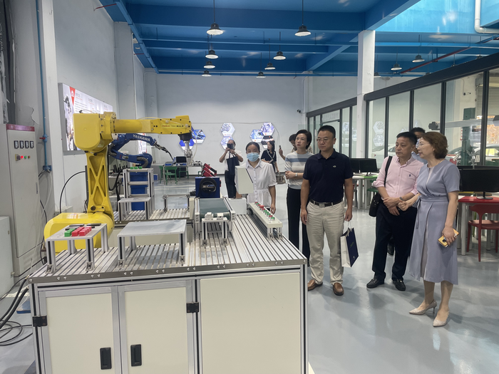 探索产教融合 加速职教发展 ——大湾区产教联盟执行会长陈标新等一行莅临宿州工业学校考察调研(图2)