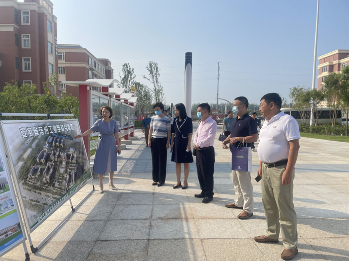 探索产教融合 加速职教发展 ——大湾区产教联盟执行会长陈标新等一行莅临宿州工业学校考察调研(图1)
