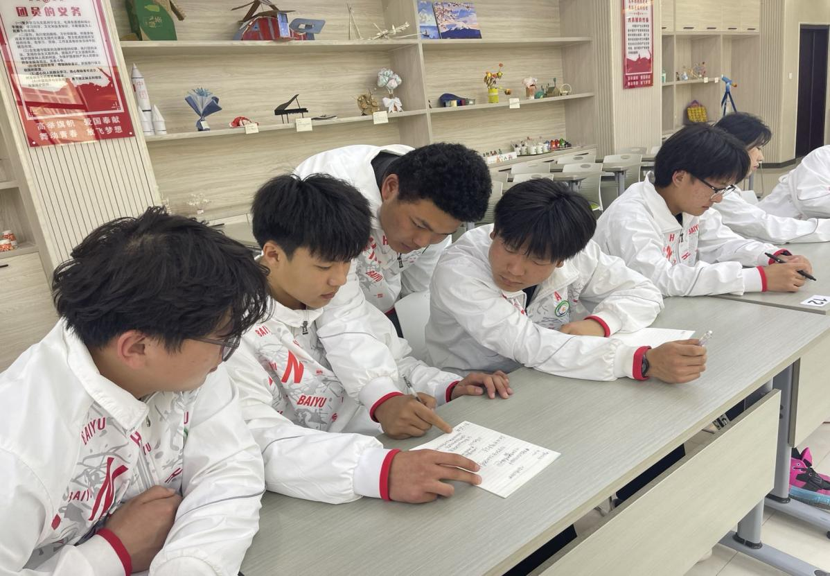 艰苦奋斗  强我中华 ——宿州工业学校开展青年思政大讨论活动(图2)