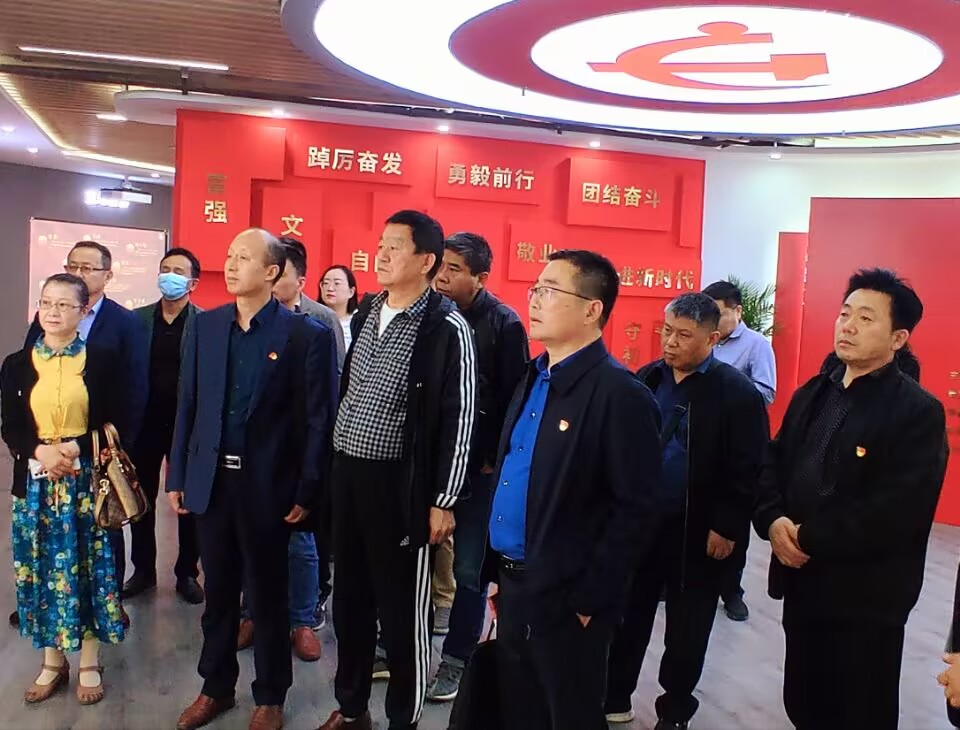 宿州工业学校到宿州教育体育“数字化党建思政中心”开展思政教育活动(图1)