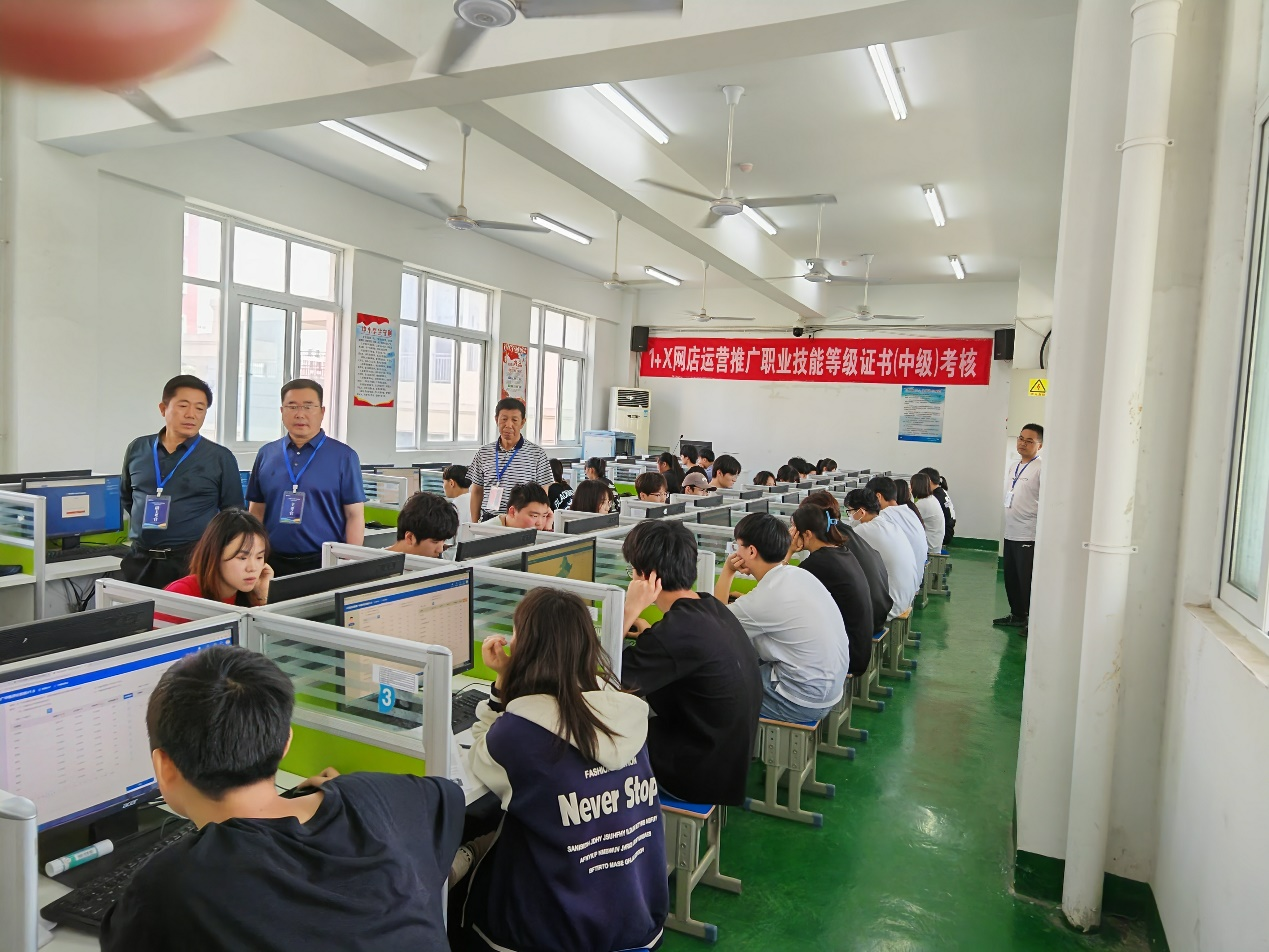宿州工业学校汽修专业和电子商务专业 1+X证书考证工顺利举行(图1)