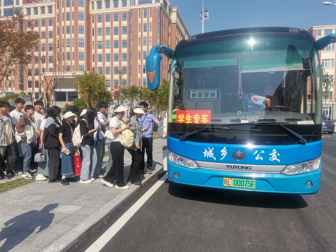 宿州工业学校“学生放假便捷、安全回家”暖民心行动(图1)