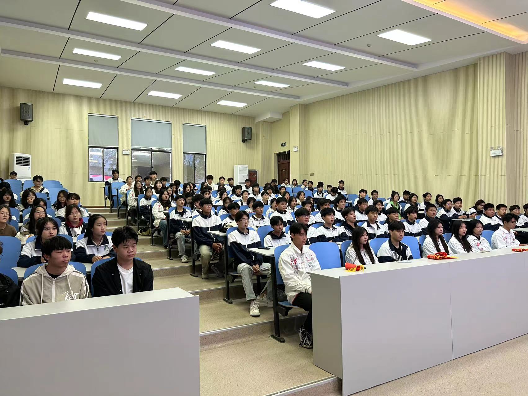 宿州工业学校汽车财贸系举行第一届学生会成立大会(图2)