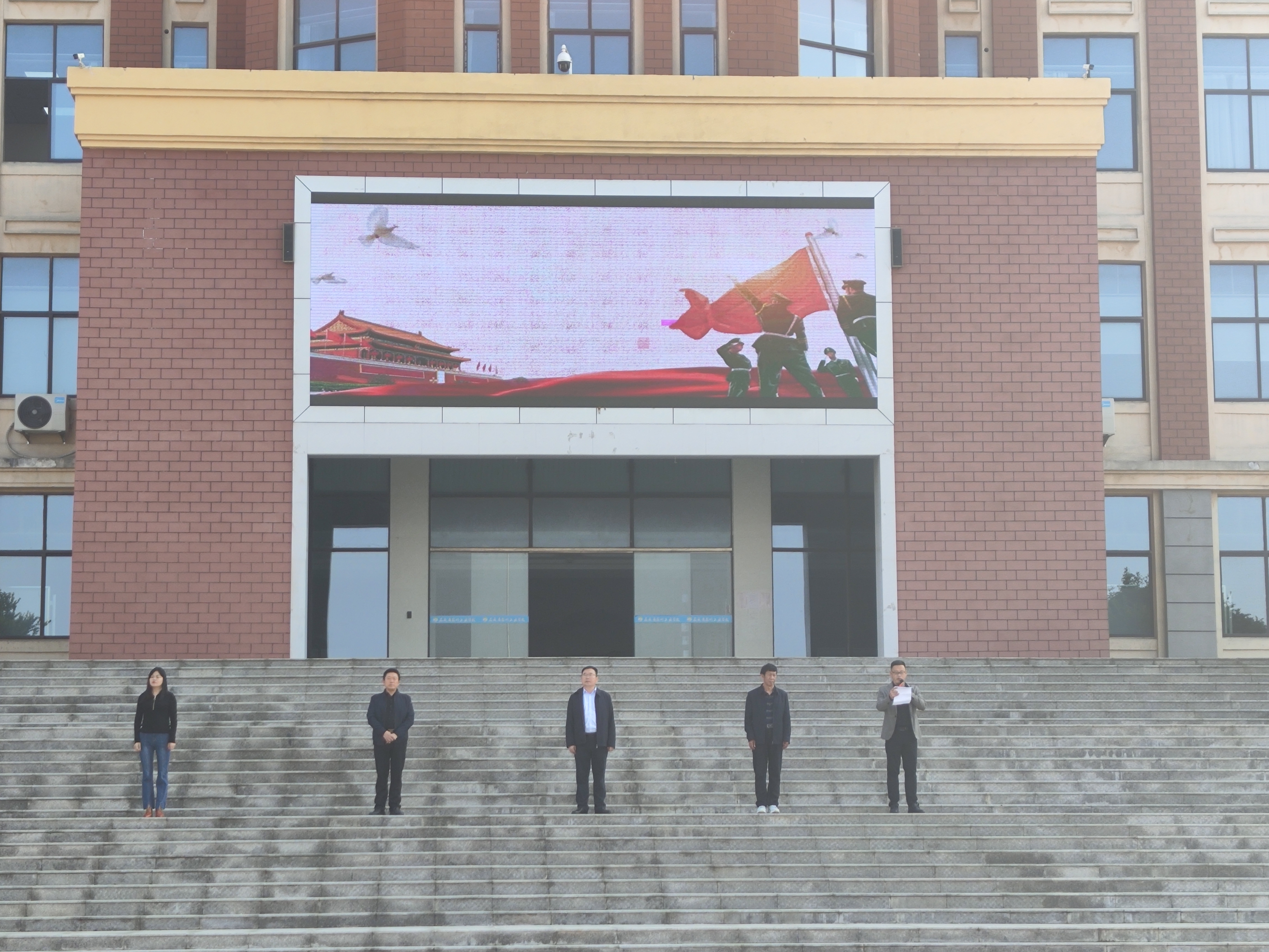 建设平安校园，与文明同行——国旗下讲话(图1)