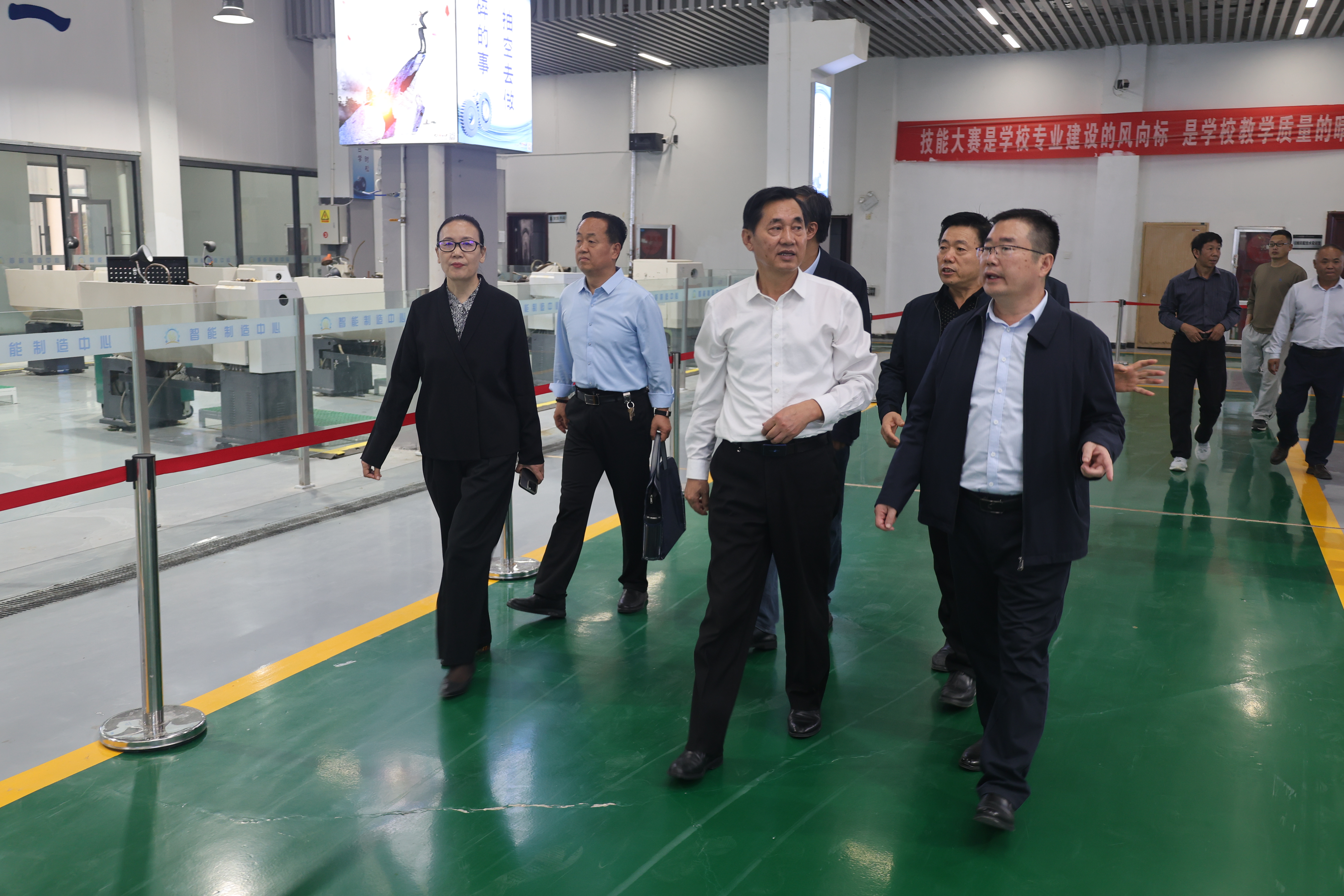 宿州市政协主席许广斌一行到宿州工业学校调研工作(图1)