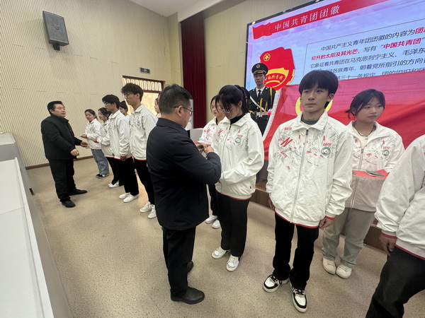 宿州工业学校开展2023年“团”聚青春力量,践行责任担当——新团员入团宣誓仪式(图2)