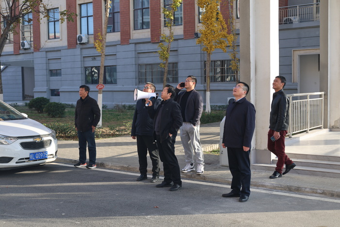 预防为主,生命至上——安徽省宿州工业学校举行消防应急安全演练(图1)