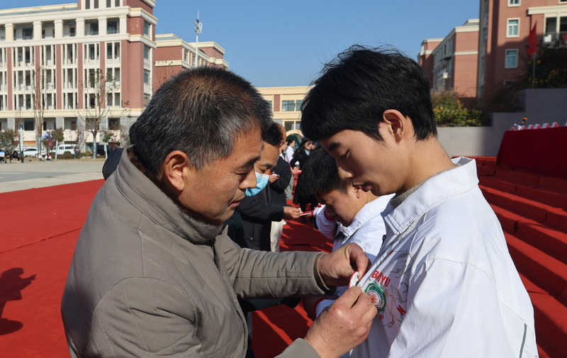 强国复兴有我  青春筑梦未来  宿州工业学校举办十八岁成人仪式(图2)