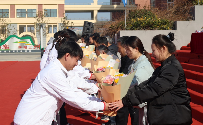 强国复兴有我  青春筑梦未来  宿州工业学校举办十八岁成人仪式(图4)