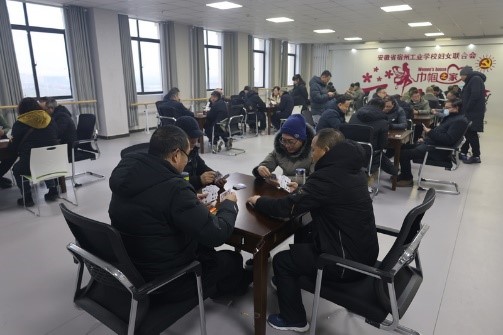 安徽省宿州工业学校举行“迎新年庆新春” 教职工趣味运动会(图4)