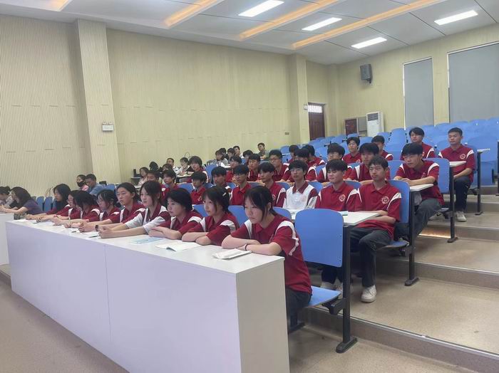 相信“相信”的力量 ——宿州工业学校召开杨雪侠班主任工作室主题班会观摩学习研讨活动(图4)