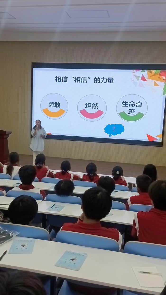 相信“相信”的力量 ——宿州工业学校召开杨雪侠班主任工作室主题班会观摩学习研讨活动(图1)