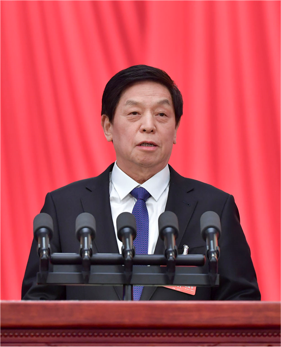 十四届全国人大一次会议举行第二次全体会议 习近平等在主席台就座(图2)