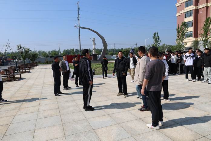 宿州工业学校举行“5.12”防震减灾演练(图3)