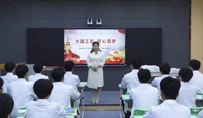 优秀教师吴萍简介 (图1)