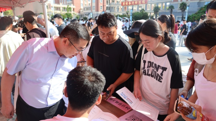 宿州工业学校喜迎2024级新生报到入学(图4)