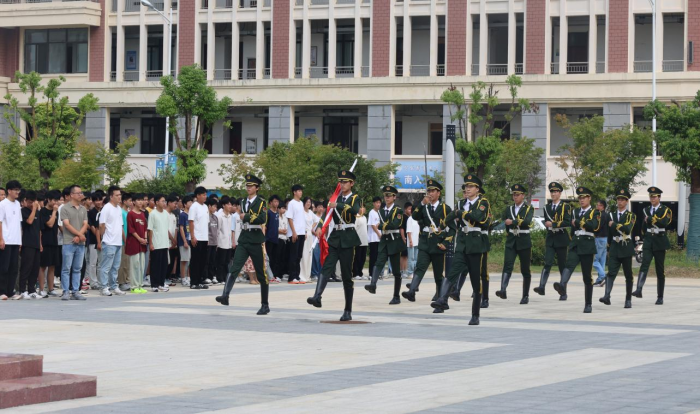 逐梦新学期，一起向未来——宿州工业学校举行新学期第一次升旗仪式(图1)