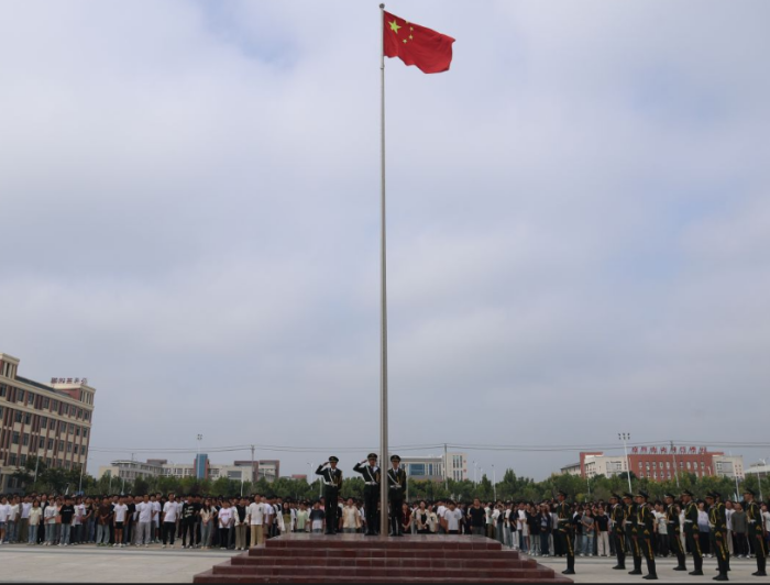 逐梦新学期，一起向未来——宿州工业学校举行新学期第一次升旗仪式(图3)