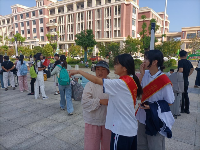 金秋迎新，志愿同行——宿州工业学校开展2024年秋季迎新青年志愿服务活动(图3)