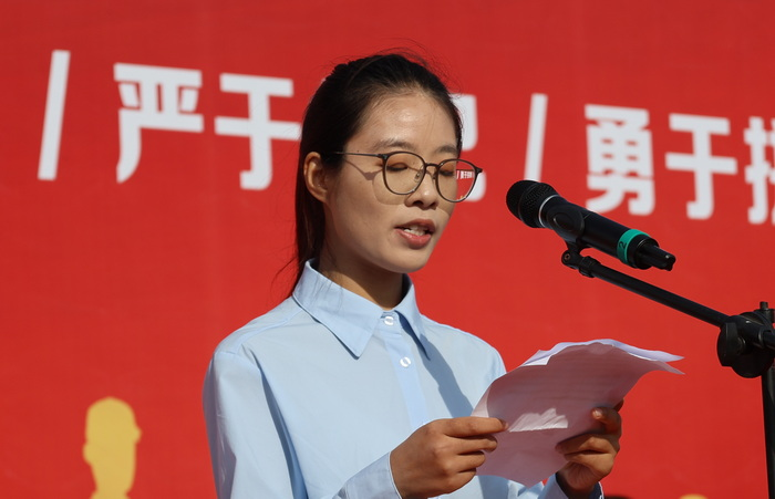 军营号角吹响 热血青春绽放——宿州工业学校召开2024级学生军训动员大会暨开学典礼(图3)