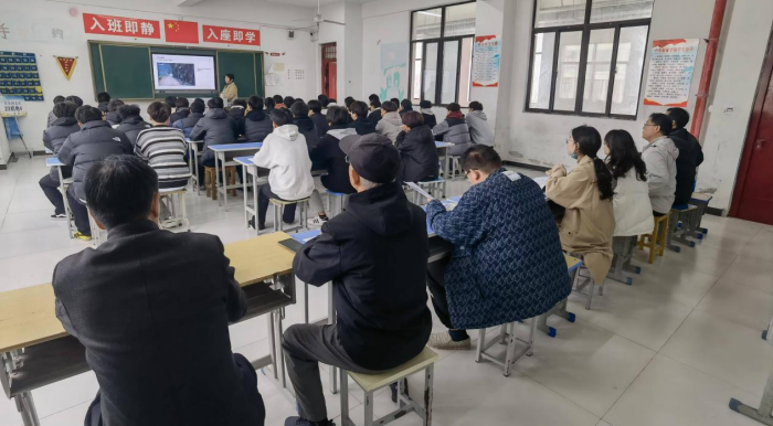 思想碰撞火花  交流铸就成长——宿州技师学院与宿州工业学校开展思政课交流研讨活动(图2)