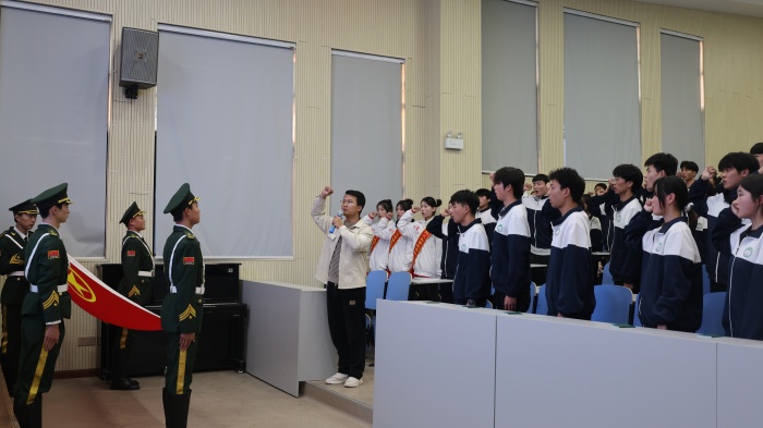 凝心聚力同奋进，“团”结奋斗谱新篇 ——宿州工业学校开展2024年新团员入团宣誓仪式(图2)