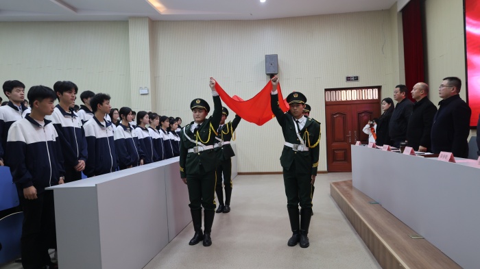 凝心聚力同奋进，“团”结奋斗谱新篇 ——宿州工业学校开展2024年新团员入团宣誓仪式(图1)